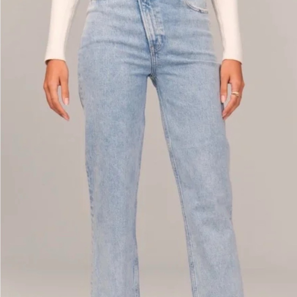 Abercrombie & Fitch Ultra High Rise 90’s Straight Jean | Size 28